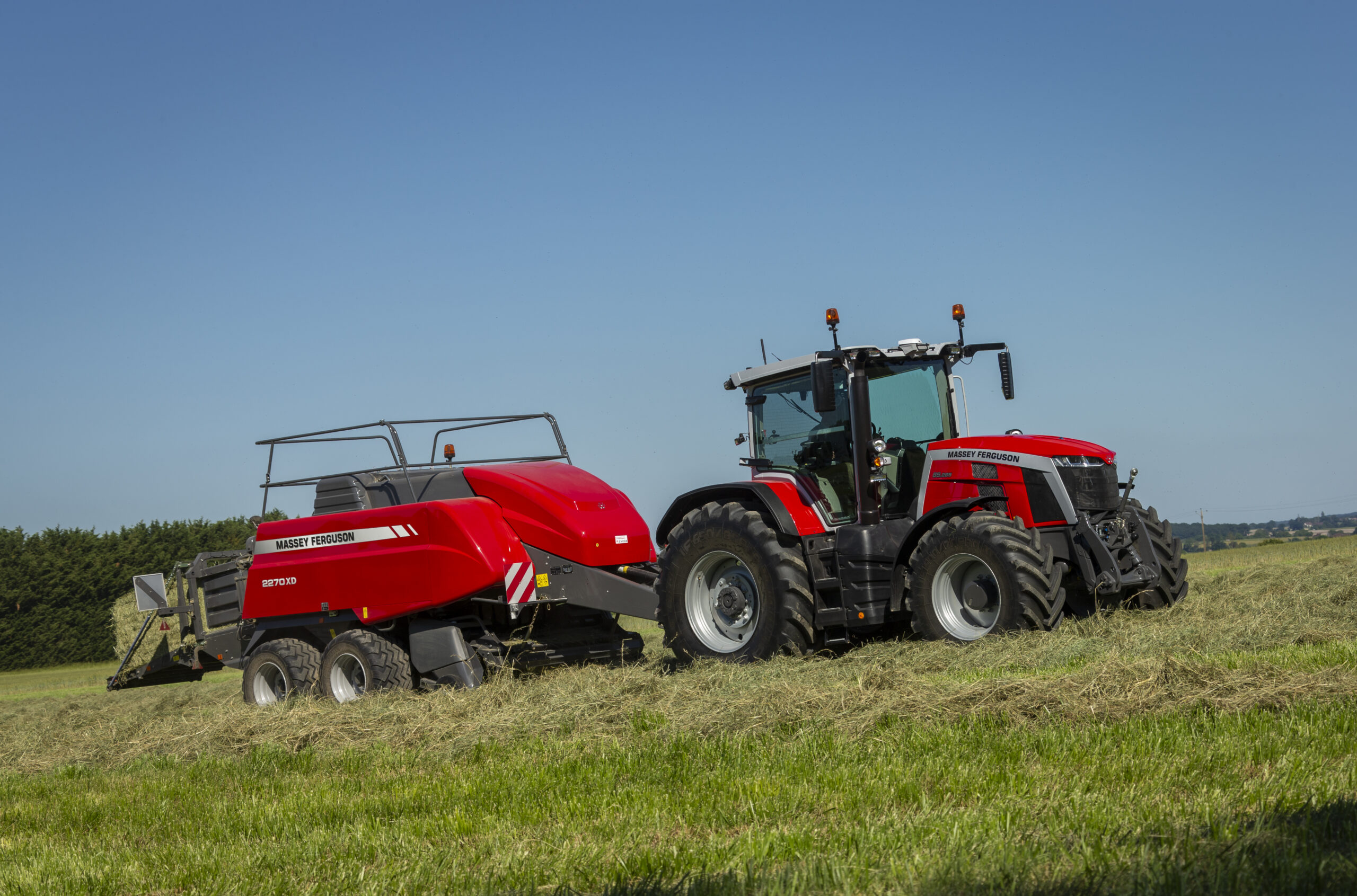 Massey Ferguson Baler in campo